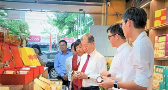 Bí thư Thành ủy Đà Nẵng thăm và chúc mừng Công ty TNHH Công nghệ sinh học Vinseed nhân Ngày Doanh nhân Việt Nam