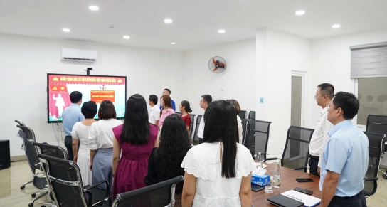 CHI BỘ TRUNG TÂM HỖ TRỢ KHỞI NGHIỆP ĐỔI MỚI SÁNG TẠO ĐÀ NẴNG TỔ CHỨC KẾT NẠP ĐẢNG VIÊN