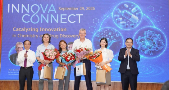 Nobel Hóa học và cuộc “chạm” tri thức tại Đà Nẵng