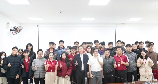 Trải nghiệm thực tế mô hình đổi mới sáng tạo cho học sinh Trường Việt Nhật tại Đà Nẵng