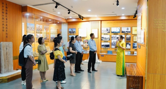 TRUNG TÂM HỖ TRỢ KHỞI NGHIỆP ĐỔI MỚI SÁNG TẠO ĐÀ NẴNG TỔ CHỨC GẶP MẶT VIÊN CHỨC LÀ CON CỦA THƯƠNG BINH LIỆT SĨ VÀ SINH HOẠT ĐỊA CHỈ ĐỎ TẠI NHÀ TRƯNG BÀY HOÀNG SA.